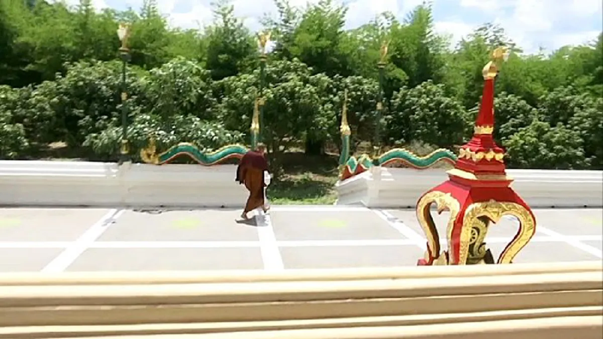 ภาพล่าสุด พระเดือนชัย โผล่ จ.นครนายก โดนเพ็งเล็งหนักจนต้องวิ่งหนีสื่อฯเข้าป่า ลูกศิษย์ ยังศรัทธา
