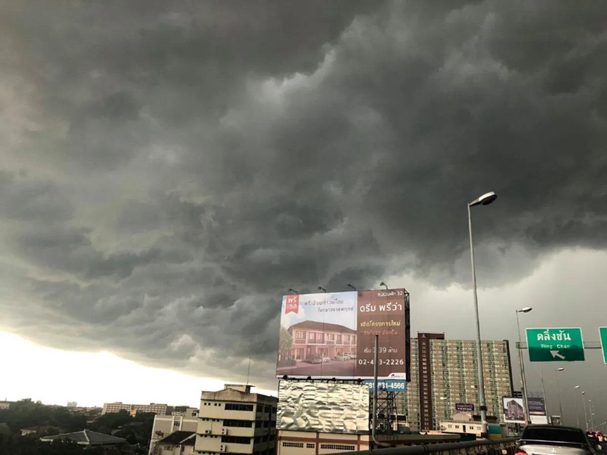 กรมอุตุฯเตือนพื้นที่เสี่ยงภัย 5 ภาค ระวังอันตรายจากฝนตกหนัก กทม.โดนด้วยฝนถล่มร้อยละ 70