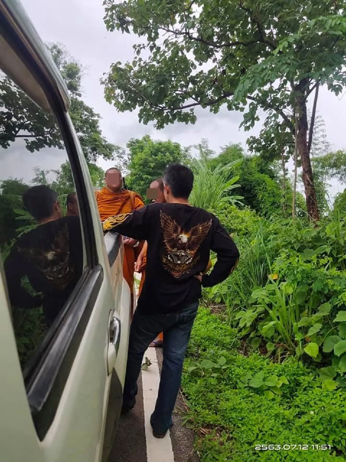 สาวรีบโพสต์เตือนภัย หากเจอพระสงฆ์ยืนโบกรถข้างทางอย่ารับเด็ดขาด อาจเป็นกลลวงขอเงิน