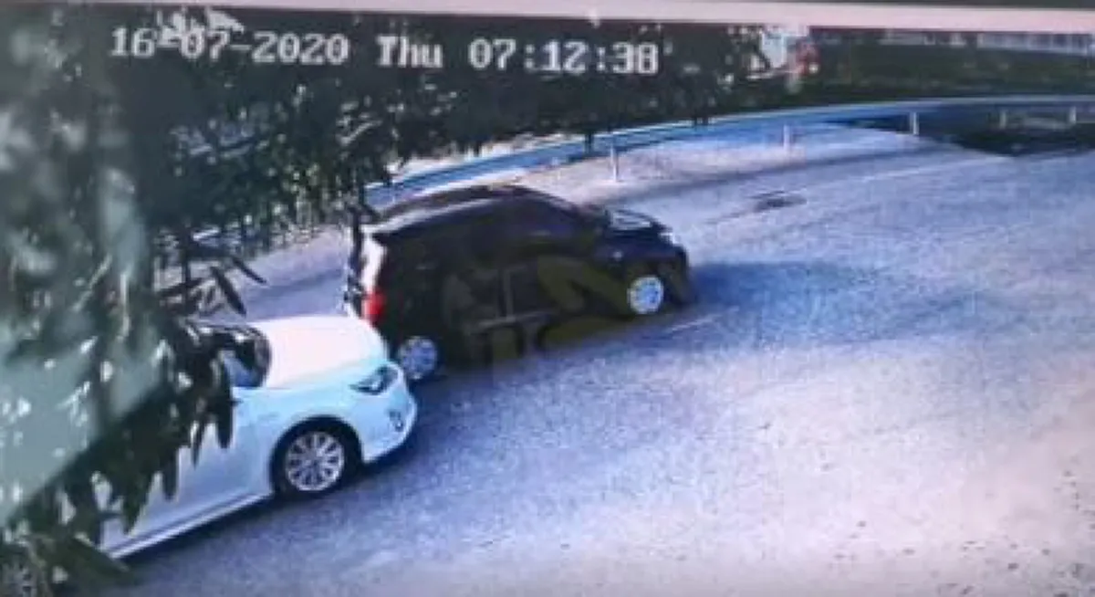 สองผัวเมียเจ็บใจ มนุษย์ป้าเกียร์Rถอยรถมาชน อุตส่าห์ใจดีไม่เอาเรื่องแต่ลูกป้ามาโวยถึงบ้าน ดีที่มีกล้องข้างทาง
