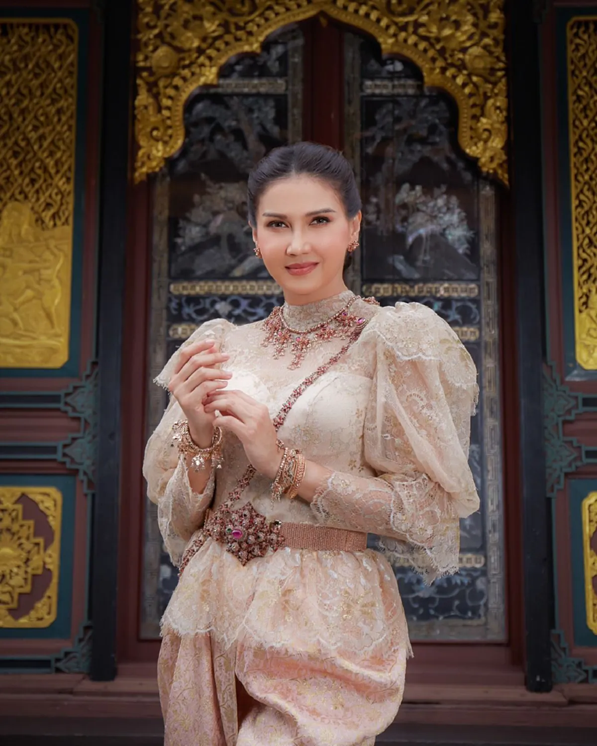 เปิดลุค แอน สิเรียมในชุดไทยสุดสง่างาม ทวงบัลลังก์นางเอกดังแห่งยุค