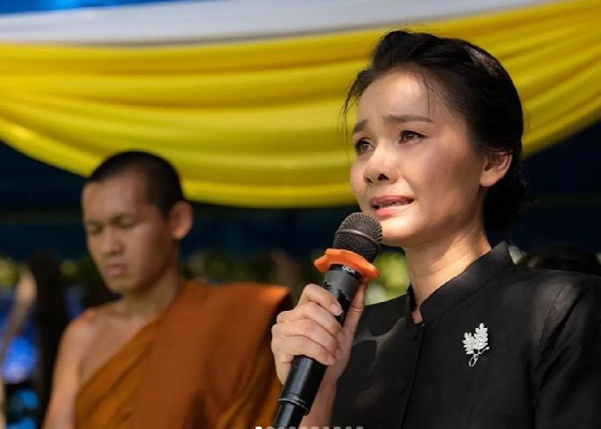 ต่าย อรทัย เผยวินาทีบีบหัวใจ ต้องปลอบใจหลานสาวทั้งน้ำตา ในวันฌาปนกิจ คุณยายทองคำ