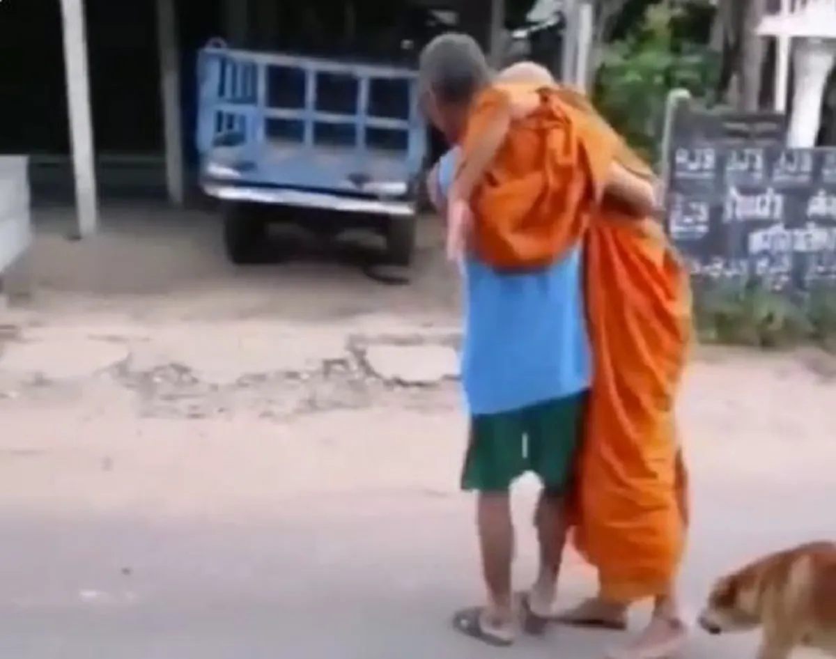 เพจดังเผยคลิป พระเมาหมดสภาพ หลังอกหักไปดื่มเหล้า