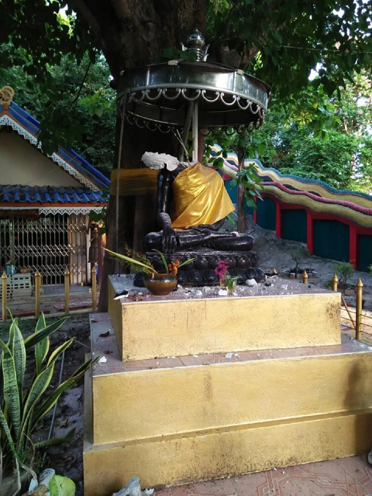 รวบแล้ว ชายต้องสงสัยทุบเศียรพระพุทธรูปวัดวิมลวัฒนาราม จ.ปัตตานี