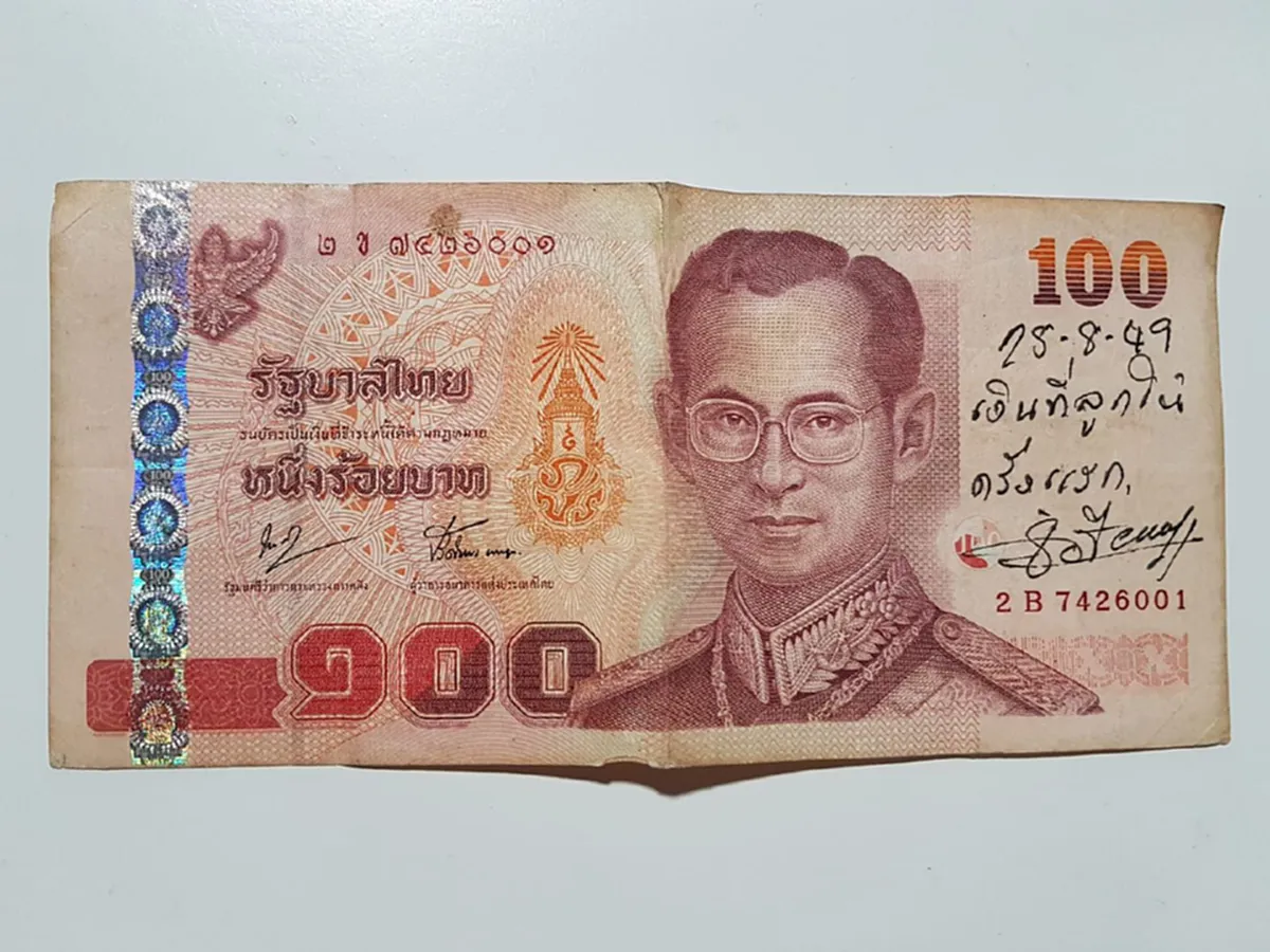 หนุ่มโพสต์ตามหาเจ้าของแบงค์ร้อย หลังไปกดที่ตู้เอทีเอ็ม หยิบมาดูต้องสะดุดตากับข้อความ