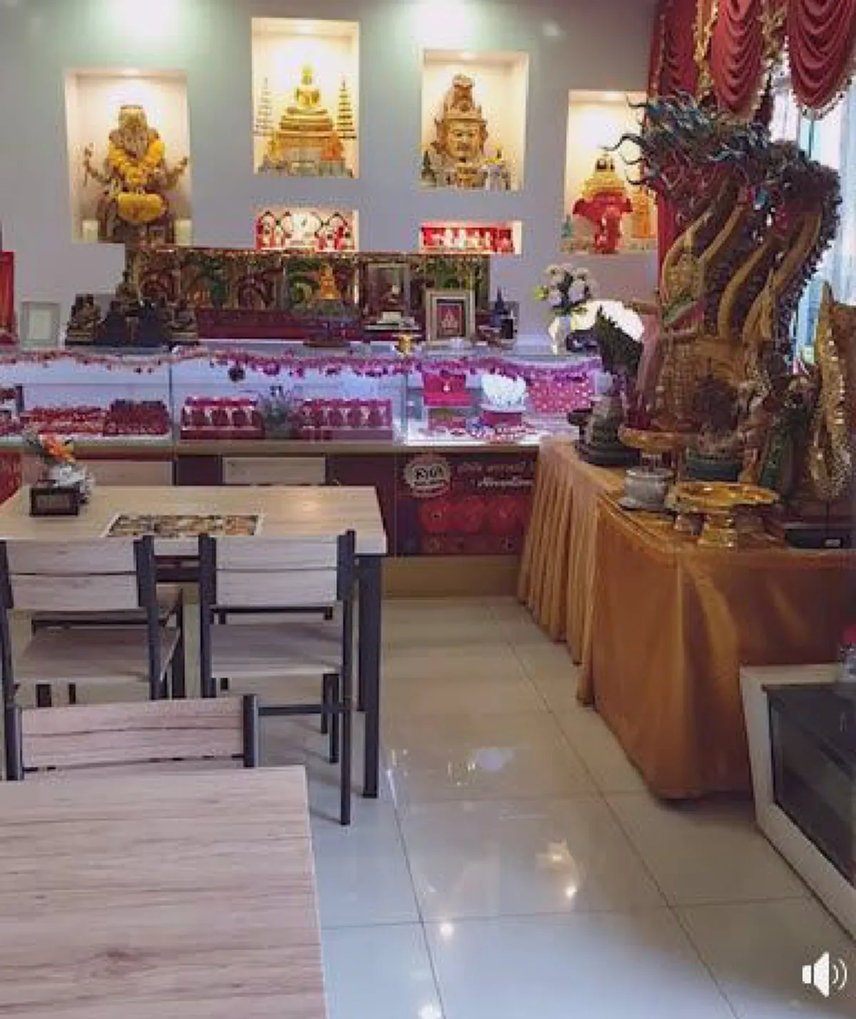 ลีน่า จัง ด่ากราดแรง แม่นก จันทนา ลั่นทำร้านแบบนี้มีแต่เจ๊ง อีกฝ่ายไม่ยอมโต้กลับเจ็บแสบ