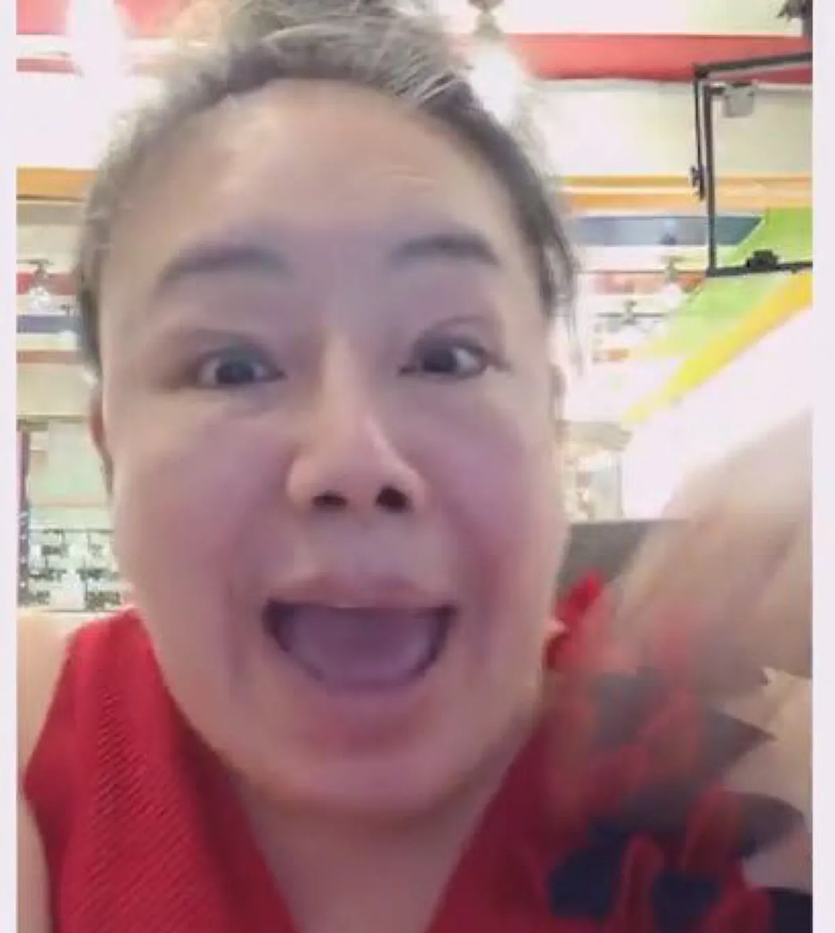 ลีน่า จัง ด่ากราดแรง แม่นก จันทนา ลั่นทำร้านแบบนี้มีแต่เจ๊ง อีกฝ่ายไม่ยอมโต้กลับเจ็บแสบ