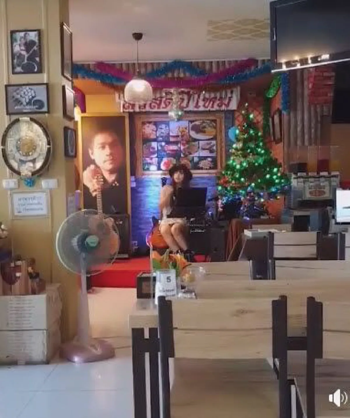 ลีน่า จัง ด่ากราดแรง แม่นก จันทนา ลั่นทำร้านแบบนี้มีแต่เจ๊ง อีกฝ่ายไม่ยอมโต้กลับเจ็บแสบ