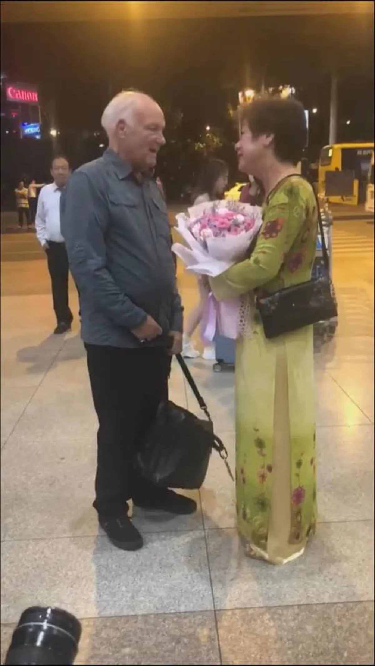 อดีตทหารอเมริกันขอทำตามสัญญาใจ ตามหาคนรักชาวเวียดนาม นานถึง 50 ปี จนพวกเขาได้กลับมาพบกัน