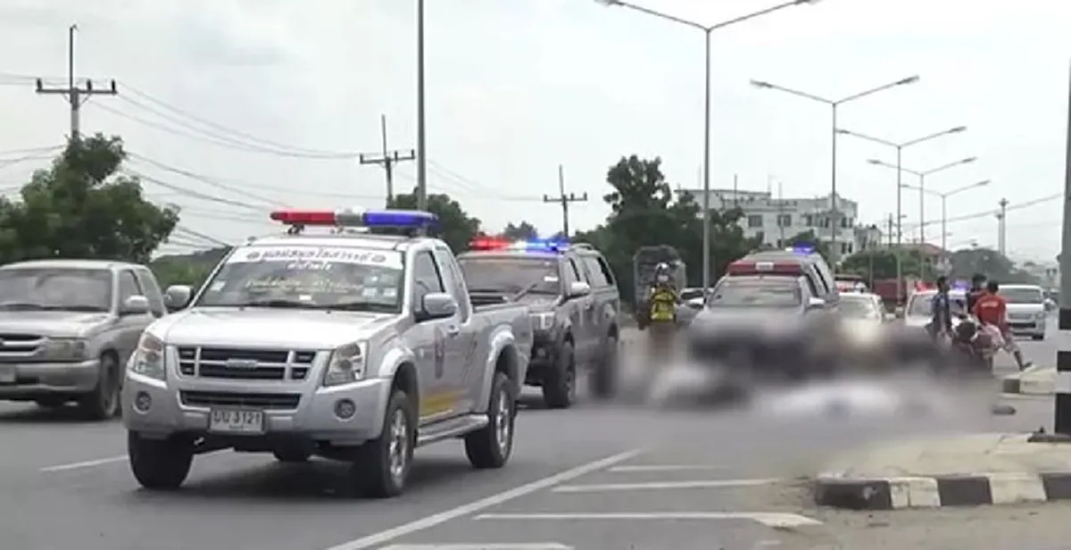 เหตุสลดซ้ำซ้อน รถสิบล้อชนกับมอเตอร์ไซค์ ดับอนาถกลางสามแยก เจ้าตัวลงมาดูเห็นแล้วช็อกดับไปอีกราย