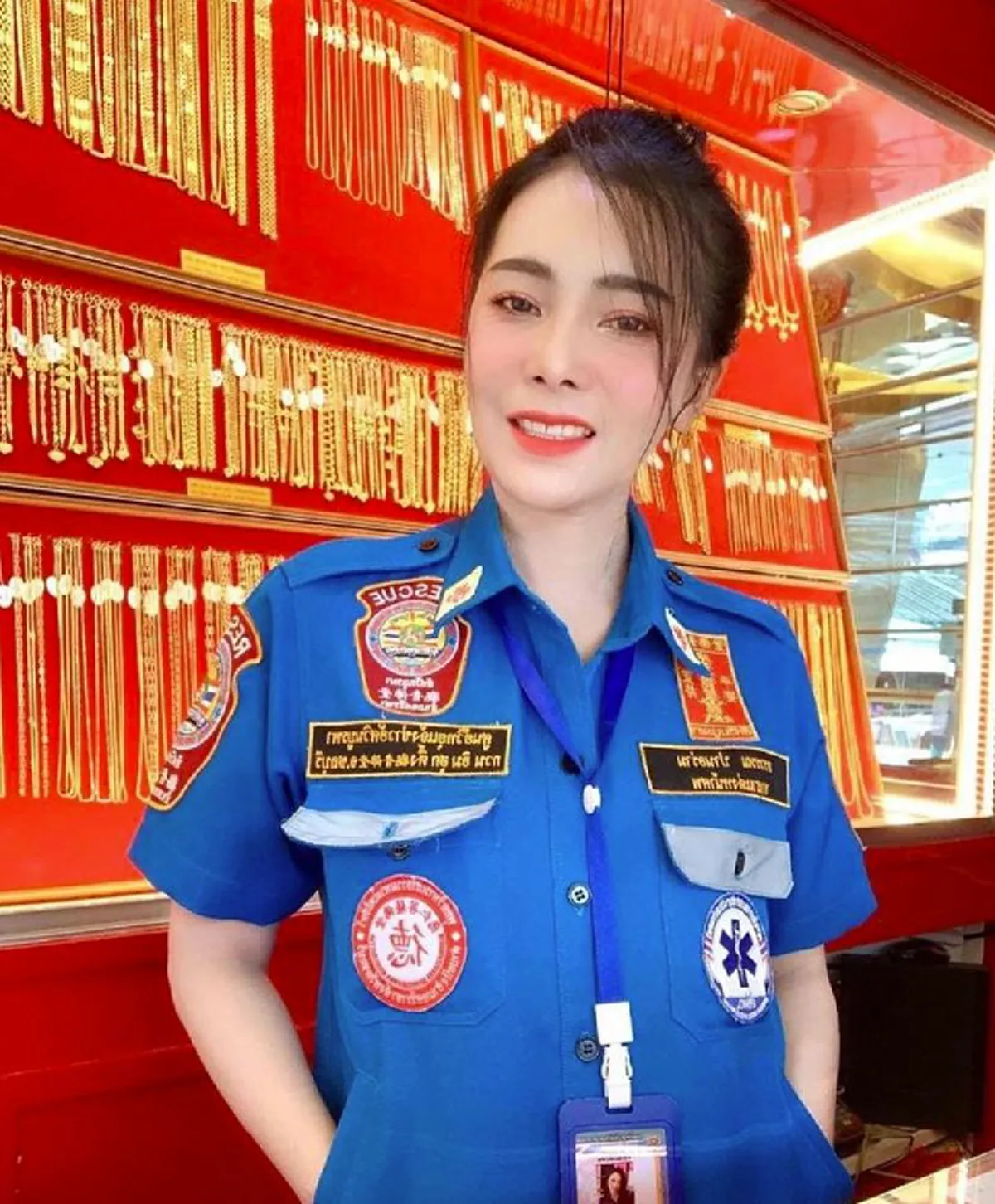 ชื่นชม สาวนักธุรกิจร้านทอง โปร์ไฟล์ดี ขออุทิศตน แต่งหน้าให้ร่างไร้วิญญาณ