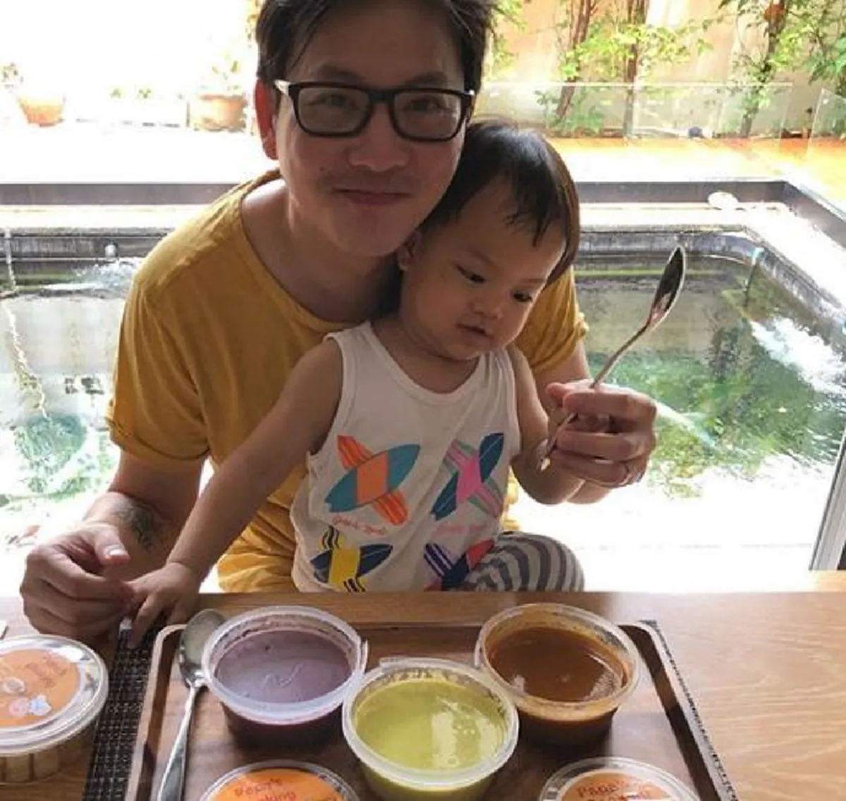 เกลือ กิตติ ถึงกับโกรธจนมือไม้สั่น หลังชาวเน็ตถล่มด่าคำหยาบ ใส่ลูกชายที่อายุยังน้อย