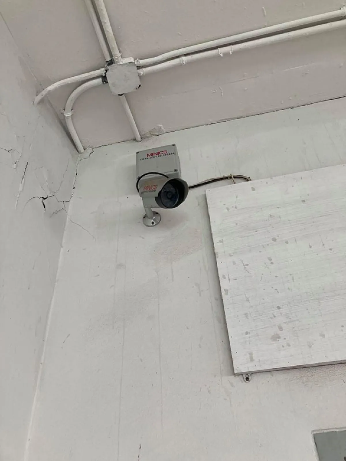 เดือด! อาจารย์โรงเรียนดังของแก่น ปาแปรงลบกระดานอัดหลังนักเรียน ลั่นถาม ทำเกินไปไหน ถ้าคิดว่าผมกล่าวหาเปิดกล้องดูได้เลย