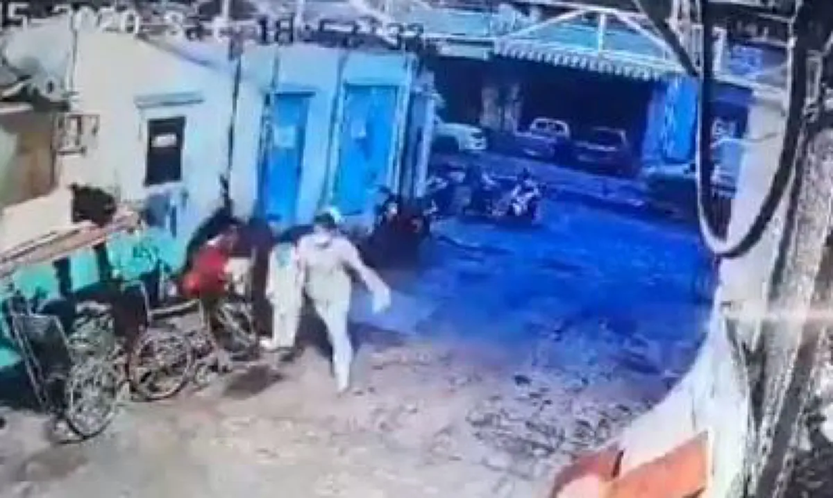 เมียเก่าหวงก้าง เลิกไปเป็นปีแต่ไม่จบย่องเทหมามุ่ยใส่รถผัวเก่าทั้งเครื่องแบบพยาบาล โป๊ะแตกกล้องวงจรปิดจับภาพได้คาหนังคาเขา