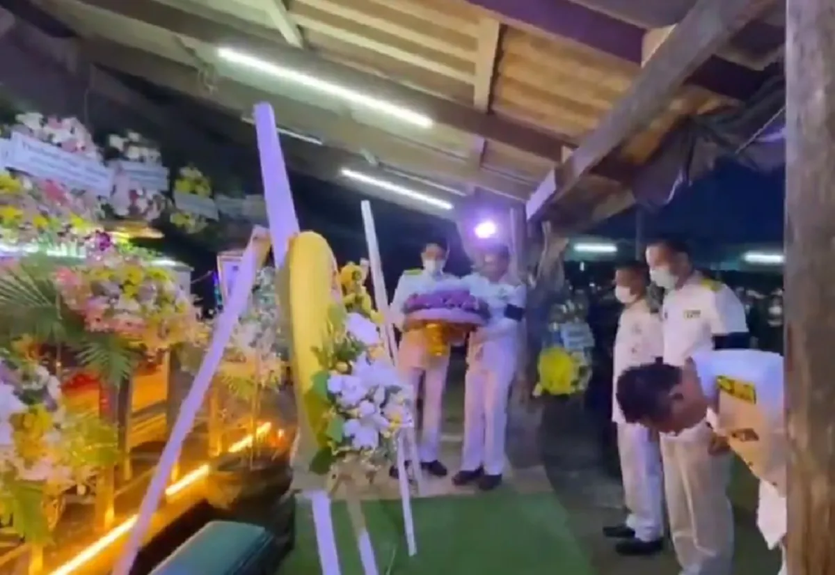ในหลวง  พระราชินี  โปรดเกล้าฯ พระราชทานเพลิงศพ เป็นกรณีพิเศษ  ภูวดล ป้องสา