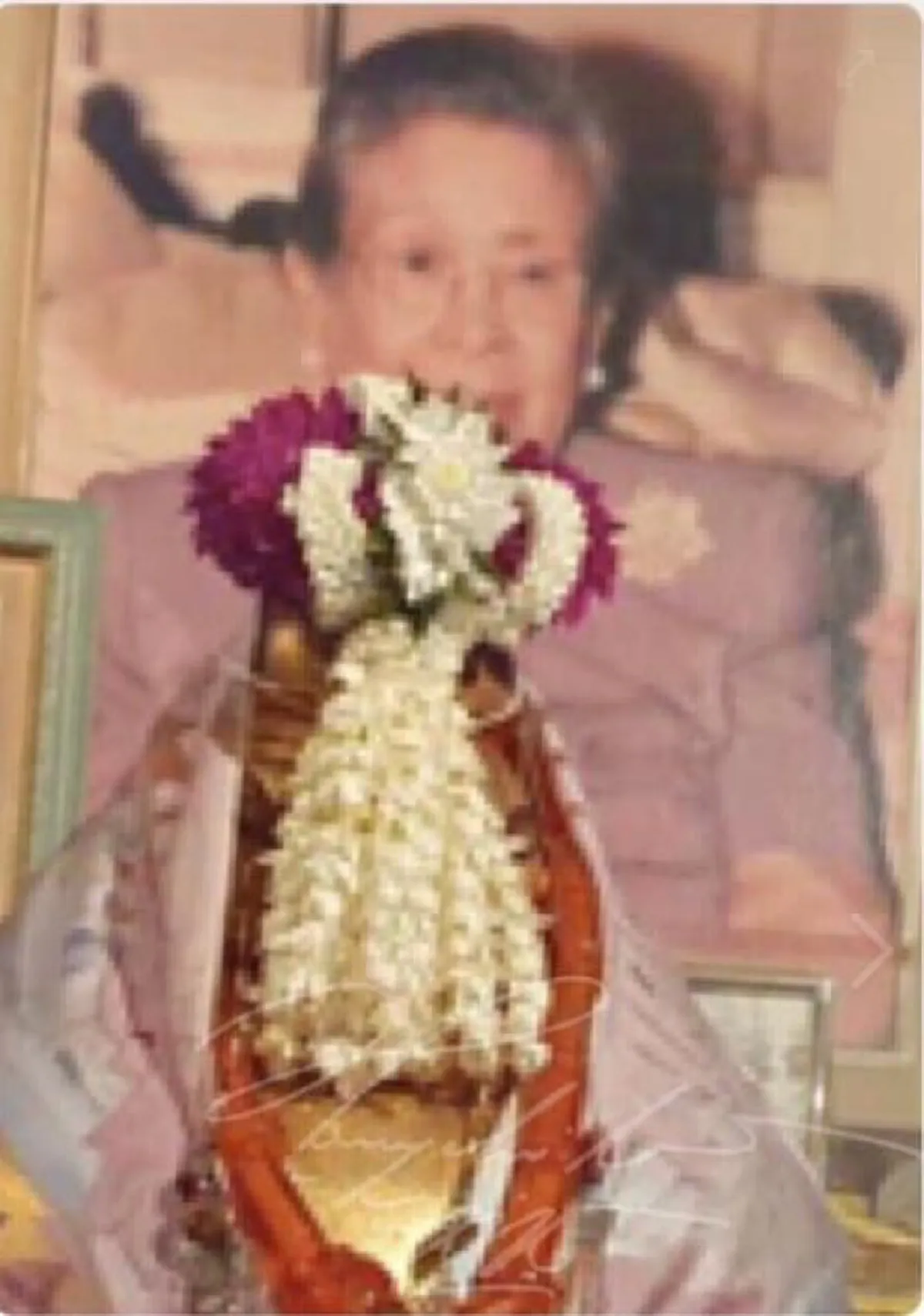 เบิร์ด ธงไชย ทำบุญให้กับคุณแม่ เนื่องในวันคล้ายวันเกิด