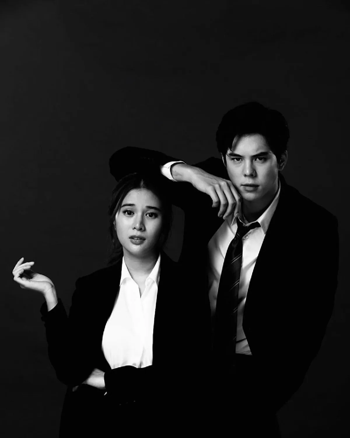 แฟนละครสุดงง ผู้จัดฯคนดังเปลี่ยนตัวพระ - นางฟ้าผ่า ลือสนั่น พีช พชร ขอถอนตัวเองเพราะเรื่องนี้มี แพทริเซีย คนเคยรักแสดง