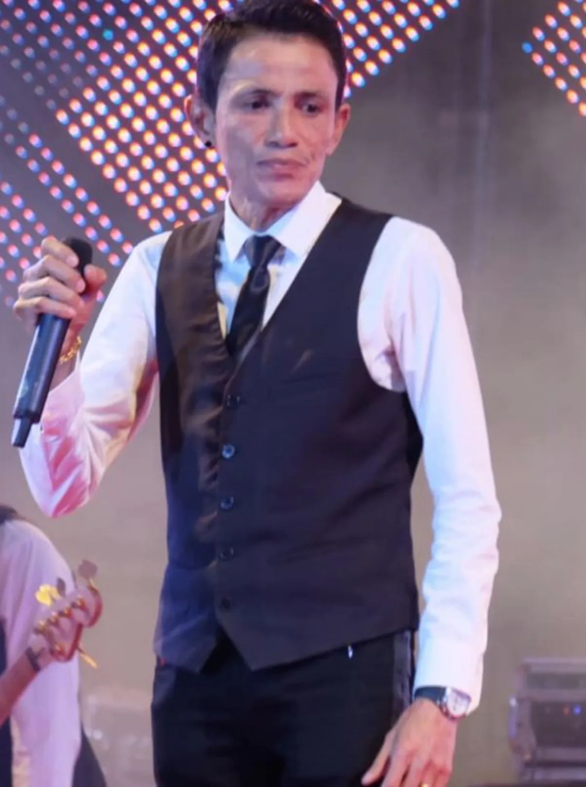 “โรเบิร์ต สายควัน” จากกระเป๋ารถเมล์ สู่ตลกชื่อเสียงโด่งดัง