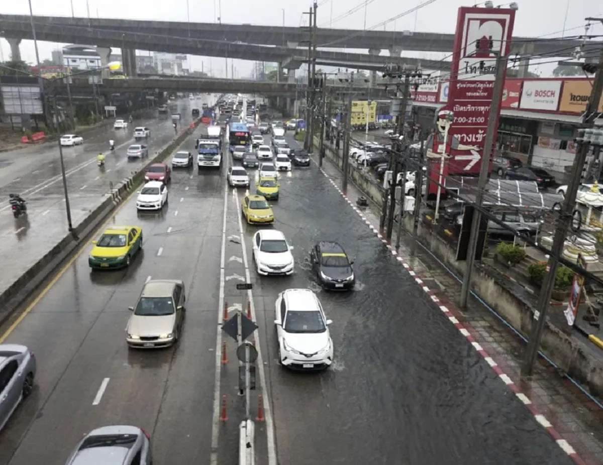 ทะเลสามัคคี ประชานิเวศน์ แจ้งวัฒนะ พายุฝนถล่มหนักหลายพื้นที่ น้ำท่วมขังรอการระบาย