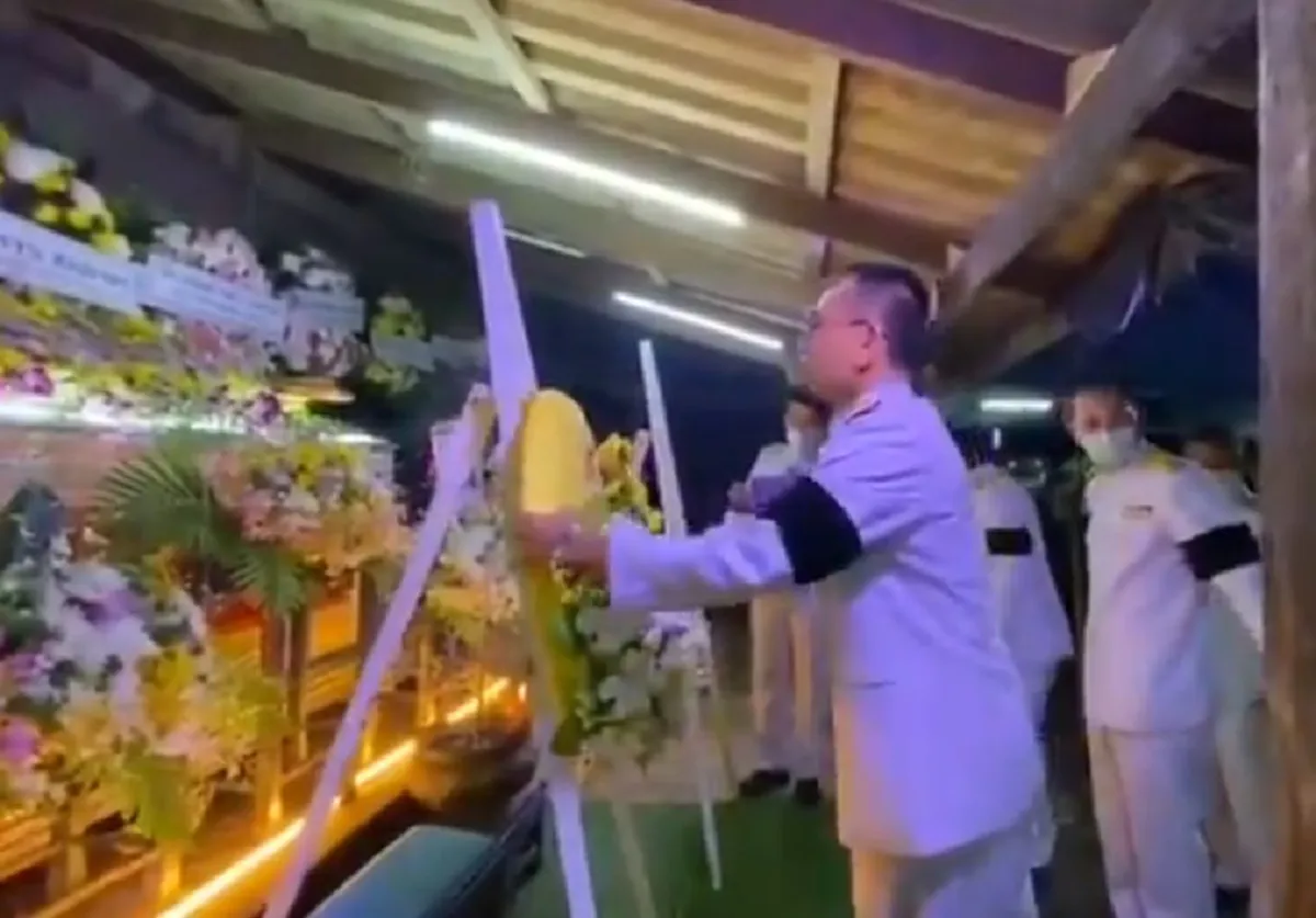 ในหลวง  พระราชินี  โปรดเกล้าฯ พระราชทานเพลิงศพ เป็นกรณีพิเศษ  ภูวดล ป้องสา