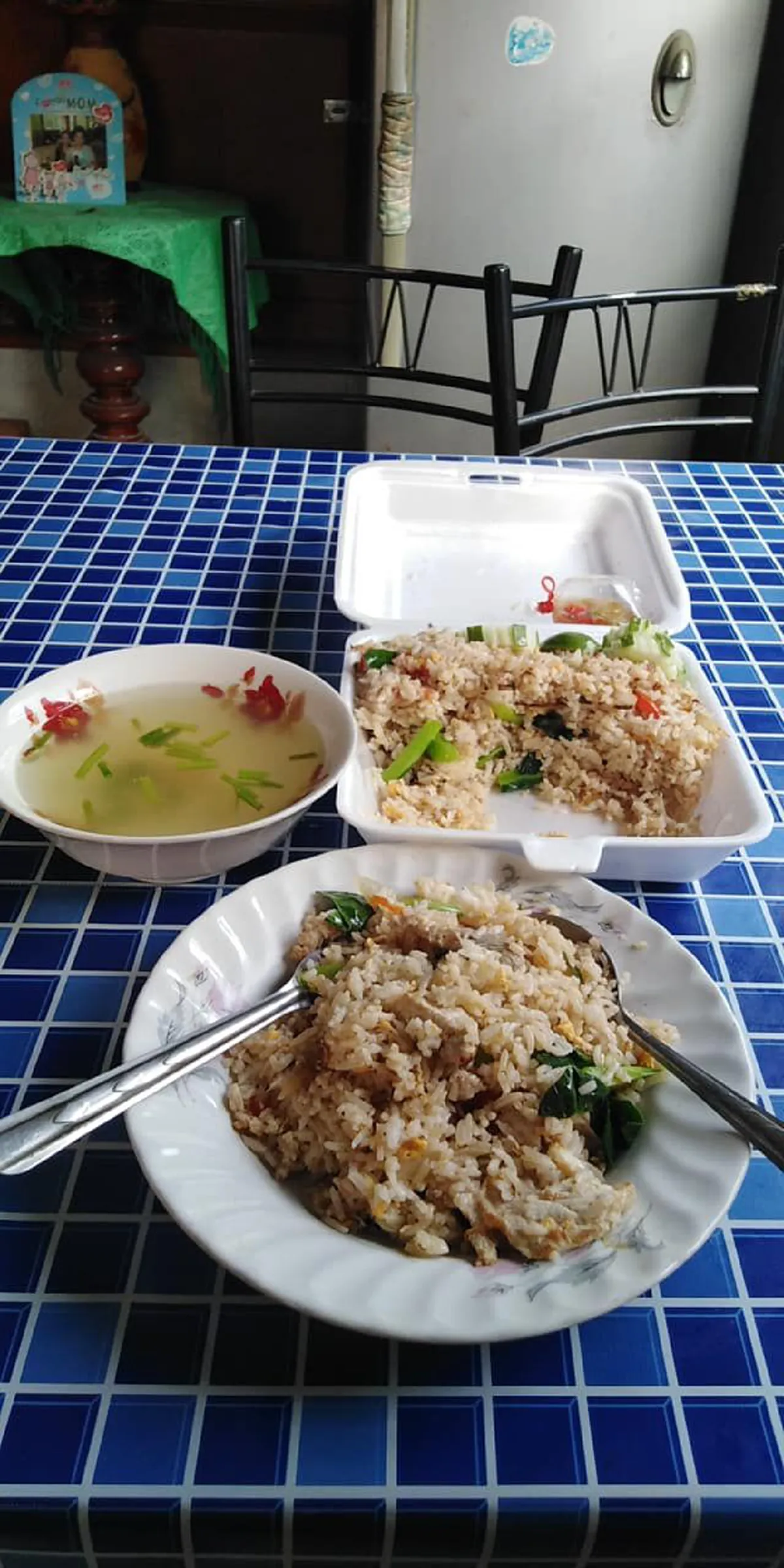 หนุ่มขอท้าพิสูจน์ ซื้อข้าวกล่องราคามาตรฐาน เปิดออกมาถึงกับตกใจ รีบจับยกขึ้นตาชั่งให้หายสงสัย