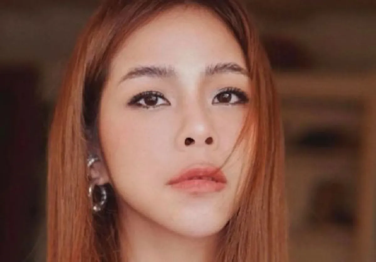 พลอย ชวพร ถึงกับงง หลังถูกหาว่าเป็นลูกประยุทธ์