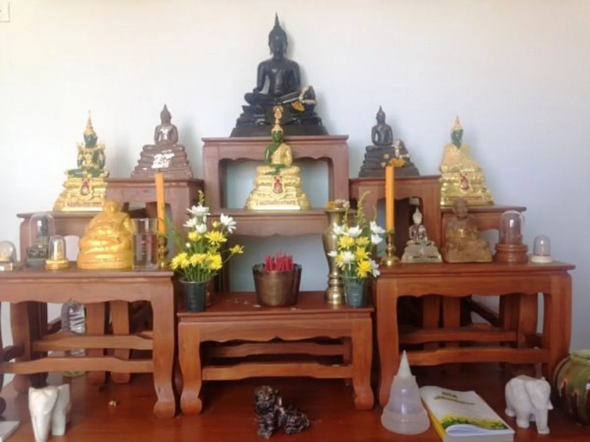 หลายบ้านยังเข้าใจผิดอยู่ การวิธีจัดหิ้งพระที่ถูกต้องที่สุด หากจัดไม่ดี ชีวิตเปลี่ยนได้เลย