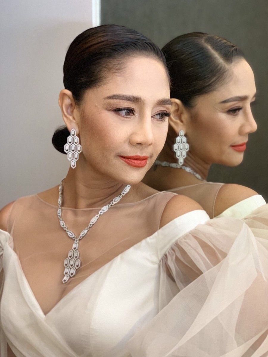 นก สินจัย อดใจไม่ไหว ตอกกลับชาวเน็ตไม่ไว้หน้า หลังออกมาให้กำลังใจ ม้า อรนภา-เหมี่ยว ปวันรัตน์ แต่กลับโดนถล่มด่าเละ