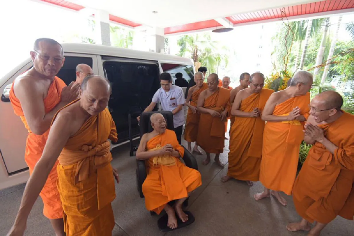 ป่วยการเมือง!? แฉ.."สมเด็จช่วง"ไม่เคยเข้าประชุมมส.ตั้งแต่ตั้งสังฆราช อ้างป่วย แต่ไปเป็นประธานเปิดงานหมู่บ้านศีลห้า!! อย่างไหนสำคัญกว่ากัน ?
