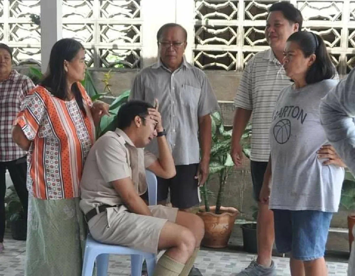 อดีตข้าราชการครูผูกคอตายคาบ้าน ไม่ทราบสาเหตุ ด้านลูกชายเข่าทรุด ร้องไห้แทบขาดใจ ไม่นึกว่าแม่จะคิดสั้น