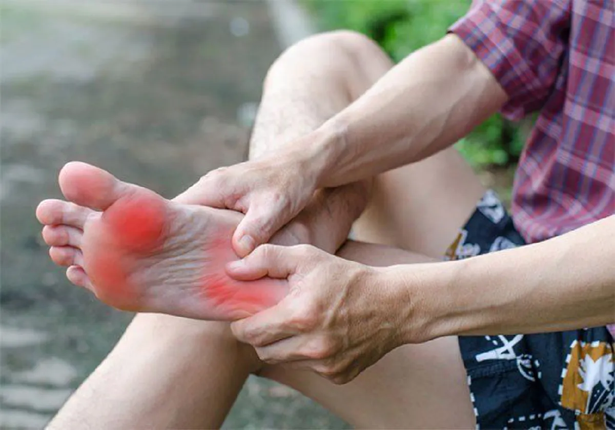 เทคนิคแก้ปัญหา เจ็บส้นเท้า ฝ่าเท้า ในตอนเช้าที่ลุกขึ้นยืน พร้อมวิธีป้องกันไม่ให้เป็นอีก