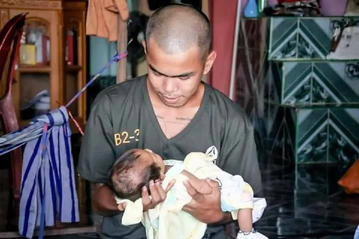 ทหารใหม่ ดีใจจนน้ำตาไหล หลัง ผู้บังคับบัญชา สั่งให้กลับบ้านทันที เมื่อรู้ข่าวเมียพึ่งคลอดลูกน้อย