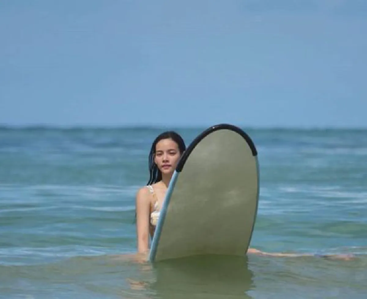 หนุ่มๆร้องซี๊ด "วาววา ณิชารีย์" โชว์หุ่นสตรอง แถมเล่นเซิร์ฟบอร์ด เผ็ดแซ่บทะเลเดือด