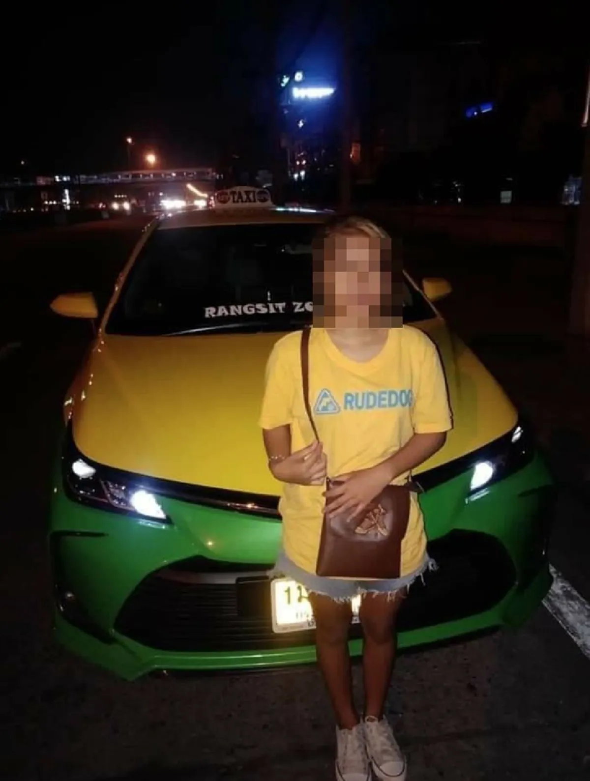 สาววัย 19 ถูกหลอกมาทำงานกรุงเทพ โดนยึดเงินกับโทรศัพท์ไปหมดตัว จะเอาตัวเข้าแลก หวังหาเงินกลับบ้าน