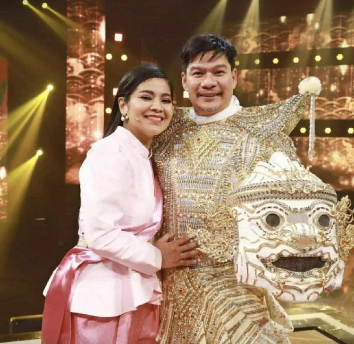 จากใจผัวคนนี้ !! นุ้ย เชิญยิ้ม เผยเคยล็อกคอเมีย โมโหอารมณ์ร้อน  ยกมือไหว้แม่ยายให้ขออภัยทำเรื่องไม่ดีใส่