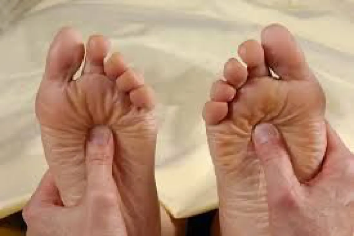 เทคนิคแก้ปัญหา เจ็บส้นเท้า ฝ่าเท้า ในตอนเช้าที่ลุกขึ้นยืน พร้อมวิธีป้องกันไม่ให้เป็นอีก