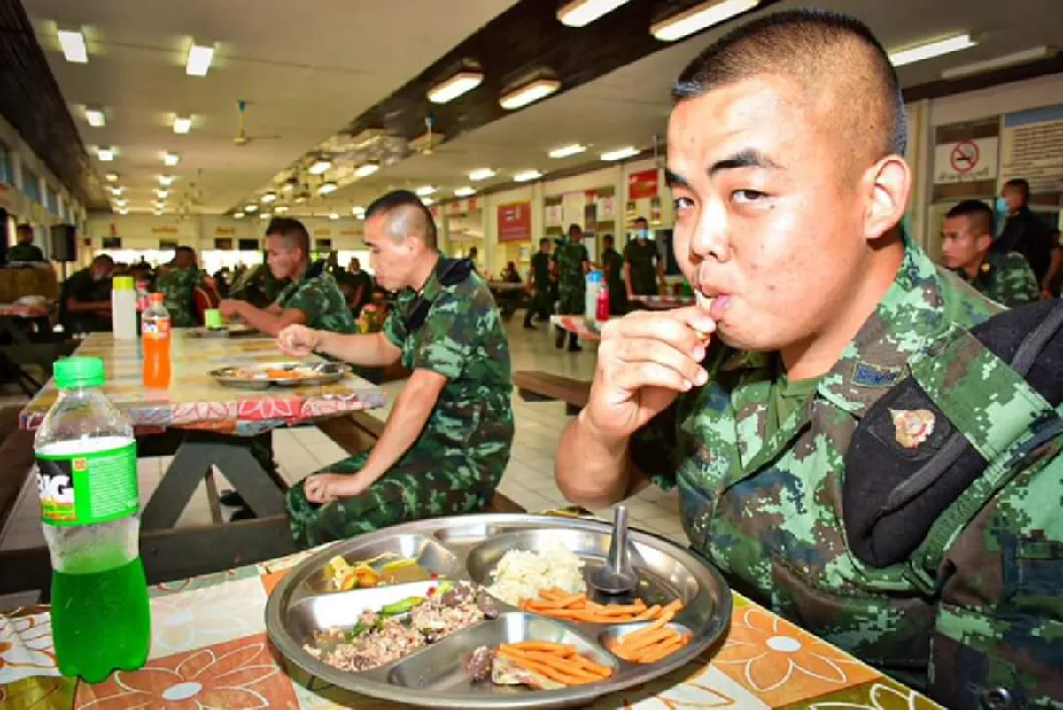 ไม่ธรรมดา เปิดภาพบุฟเฟ่ต์ อาหารสุดน่าทาน กองทัพจัดให้ต้อนรับทหารเกณฑ์ ปี 63