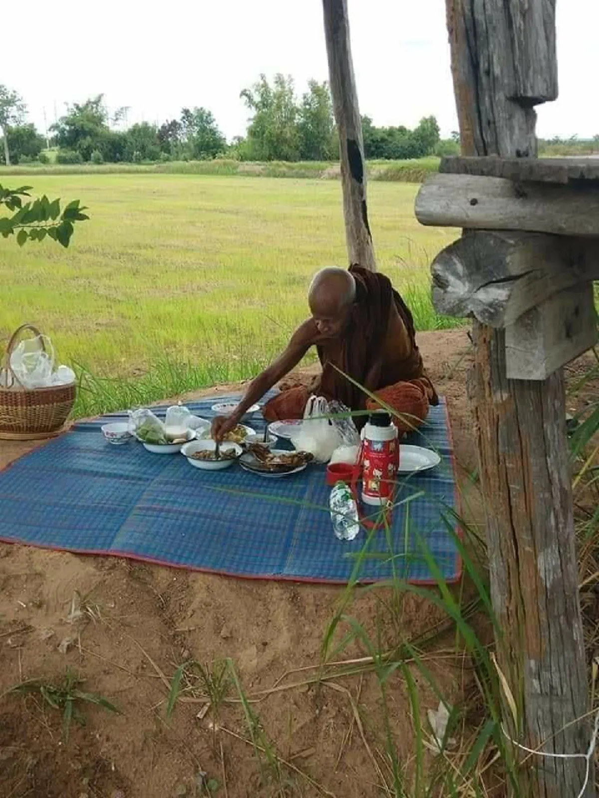 หลวงปู่สุข อริยสงฆ์ดังแห่งนครราชสีมา กินอยู่อย่าสมถะ เรียบง่ายไม่ยึดติดทรัพย์สมบัติ