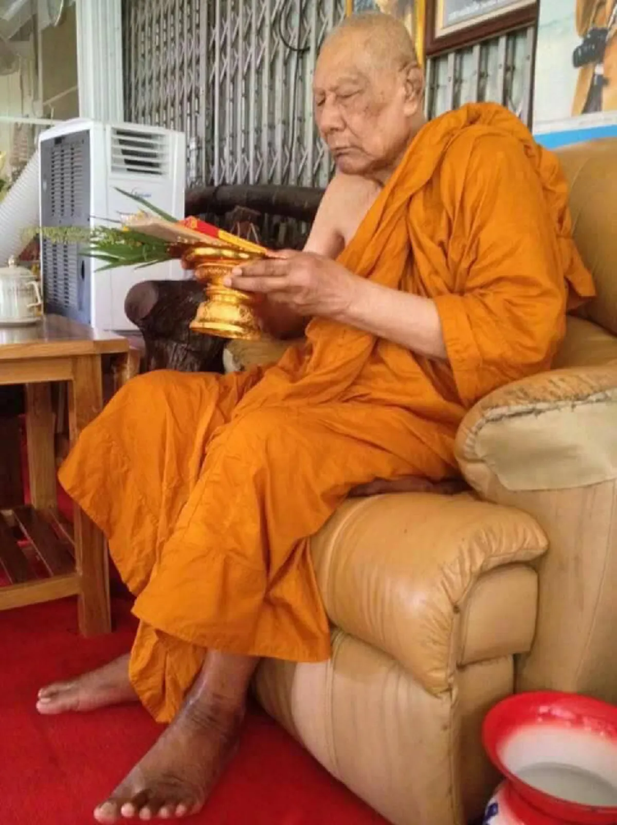 สิ้นร่มโพธิ์แห่งสิงหนคร!! "หลวงพ่อฉาบ" วัดศรีสาคร ละสังขาร สิริอายุ 89 ปี ... "สมเด็จพระเจ้าอยู่หัว" โปรดเกล้าฯ พระราชทาน น้ำหลวงอาบศพ!!