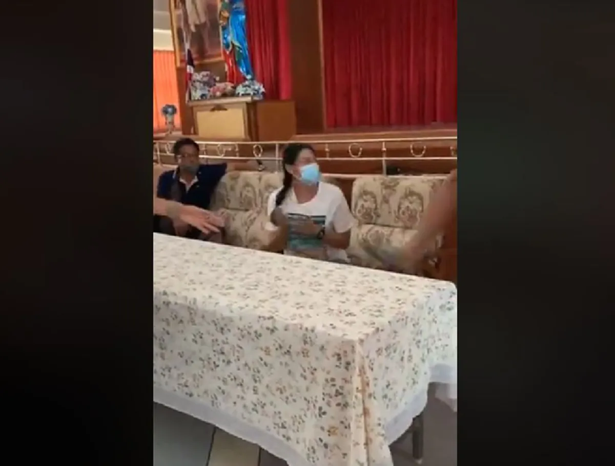 หัวอกคนเป็นเเม่ ทนไม่ไหว เปิดวาร์ปผัวครูสาวทำร้ายลูก ปากเก่งโดดป้องเมียหน้าโรงพัก รู้เท่าไม่ถึงการณ์