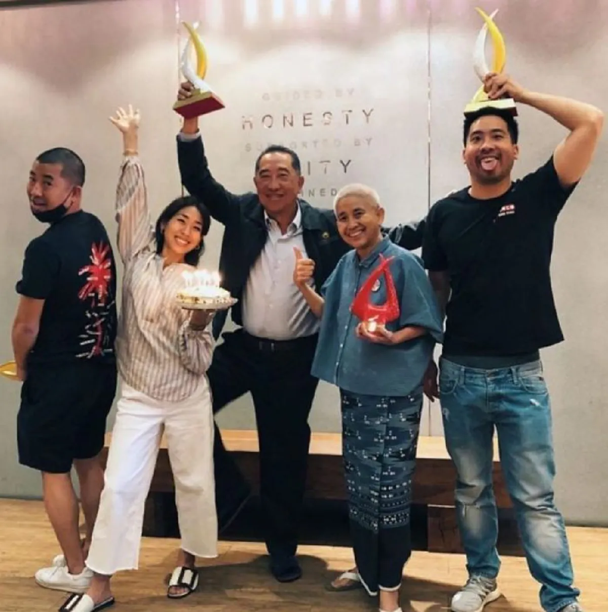 ทำความรู้จัก "ปลาวาฬ อิสสระ" ไฮโซหนุ่มหมื่นล้าน เจ้าของ โรงแรมสุดหรูย่านภูเก็ต