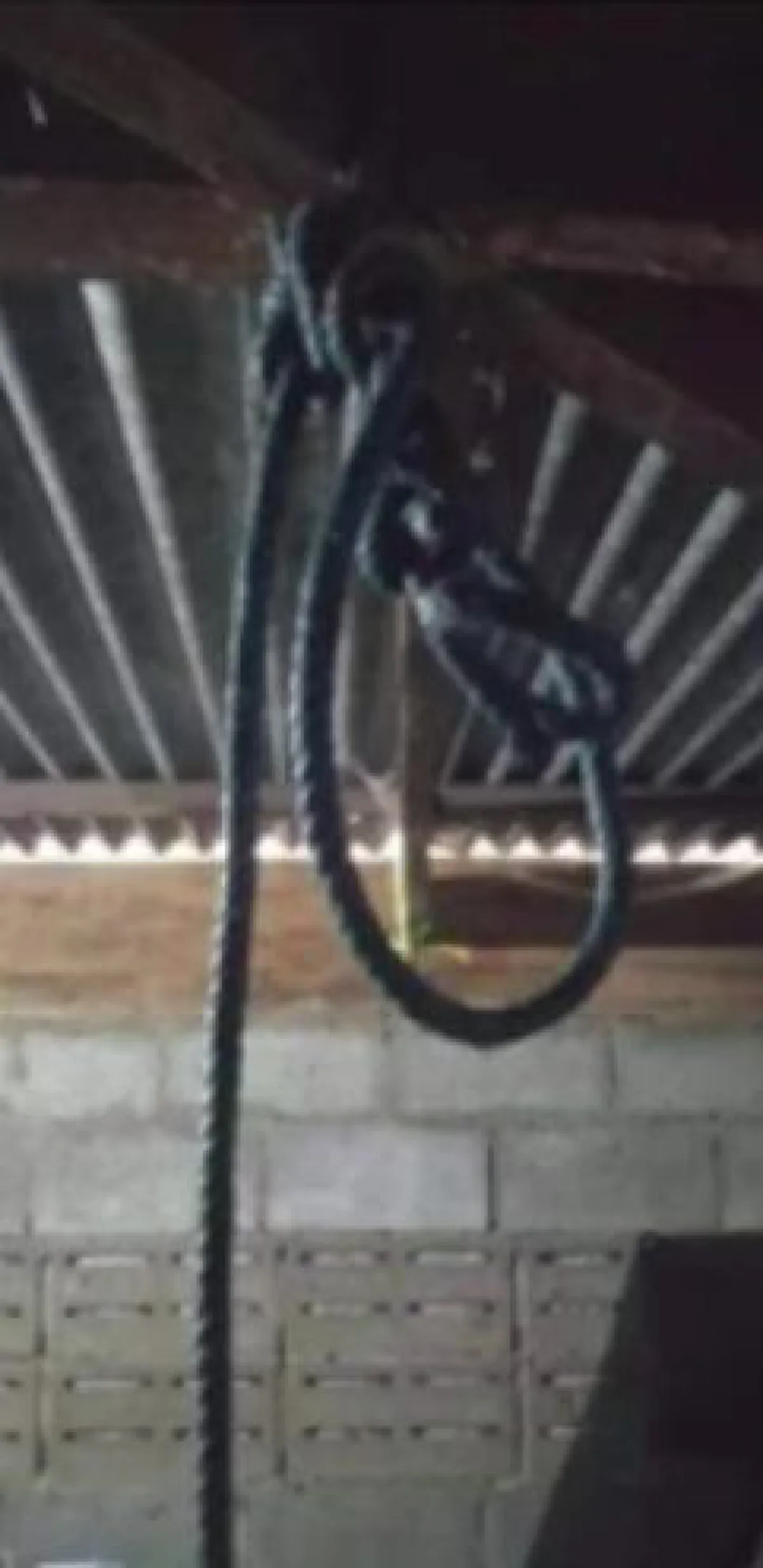 หนุ่มรักเป็นพิษ โพสต์ภาพเชือกบอกลา ก่อนผูกคอดับคาห้องหอ