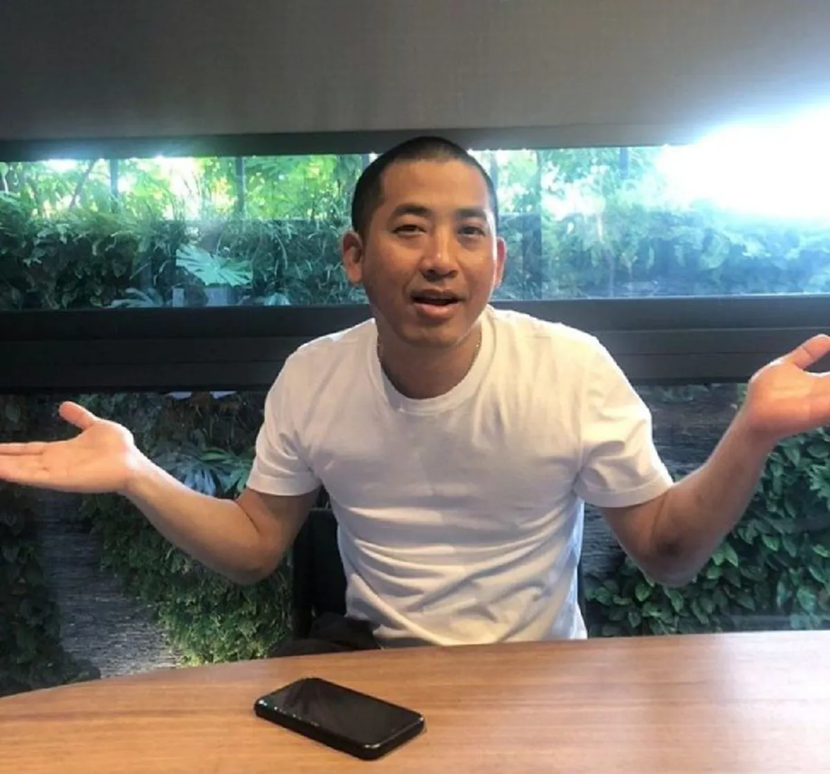 ทำความรู้จัก "ปลาวาฬ อิสสระ" ไฮโซหนุ่มหมื่นล้าน เจ้าของ โรงแรมสุดหรูย่านภูเก็ต