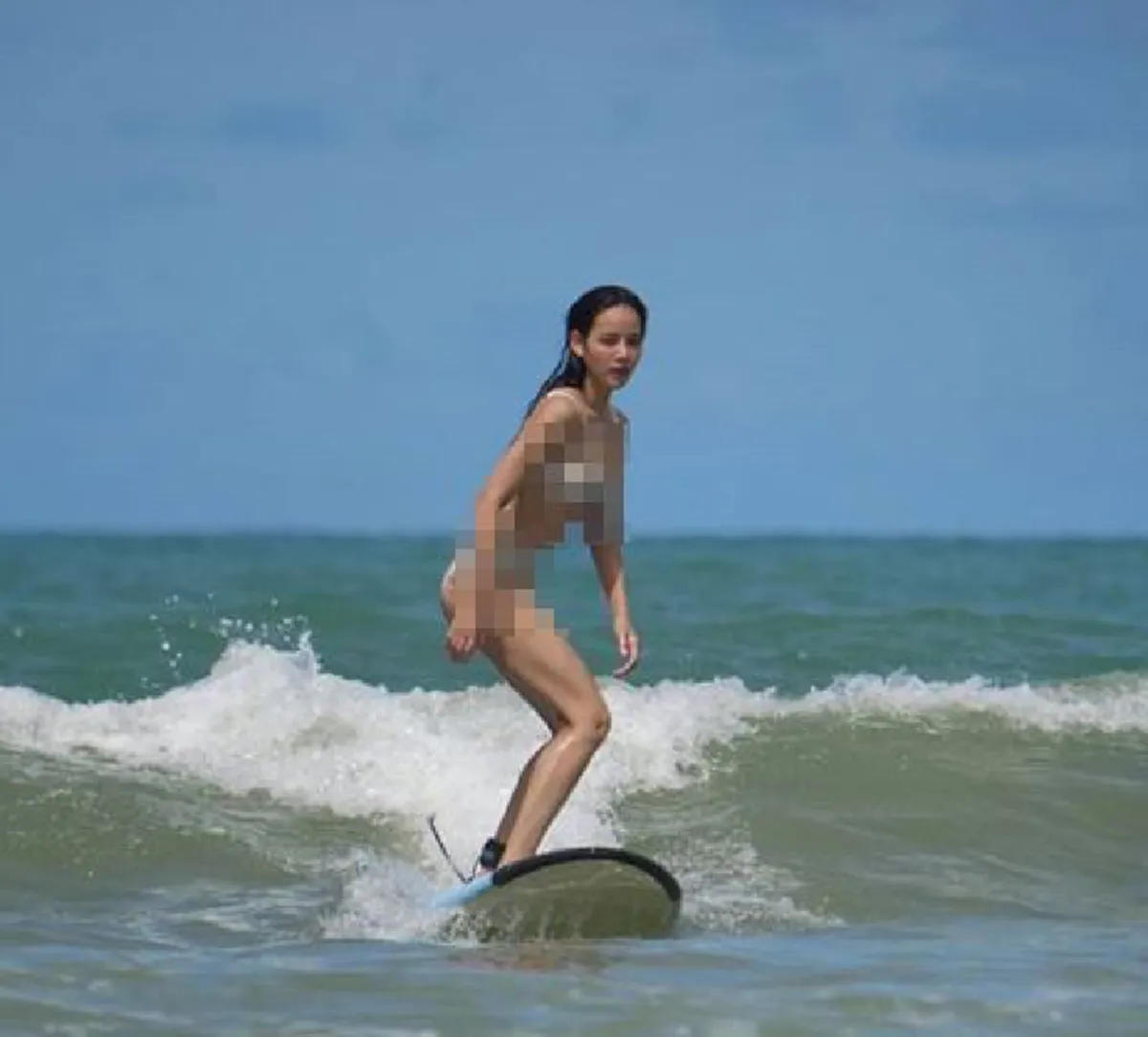 หนุ่มๆร้องซี๊ด "วาววา ณิชารีย์" โชว์หุ่นสตรอง แถมเล่นเซิร์ฟบอร์ด เผ็ดแซ่บทะเลเดือด