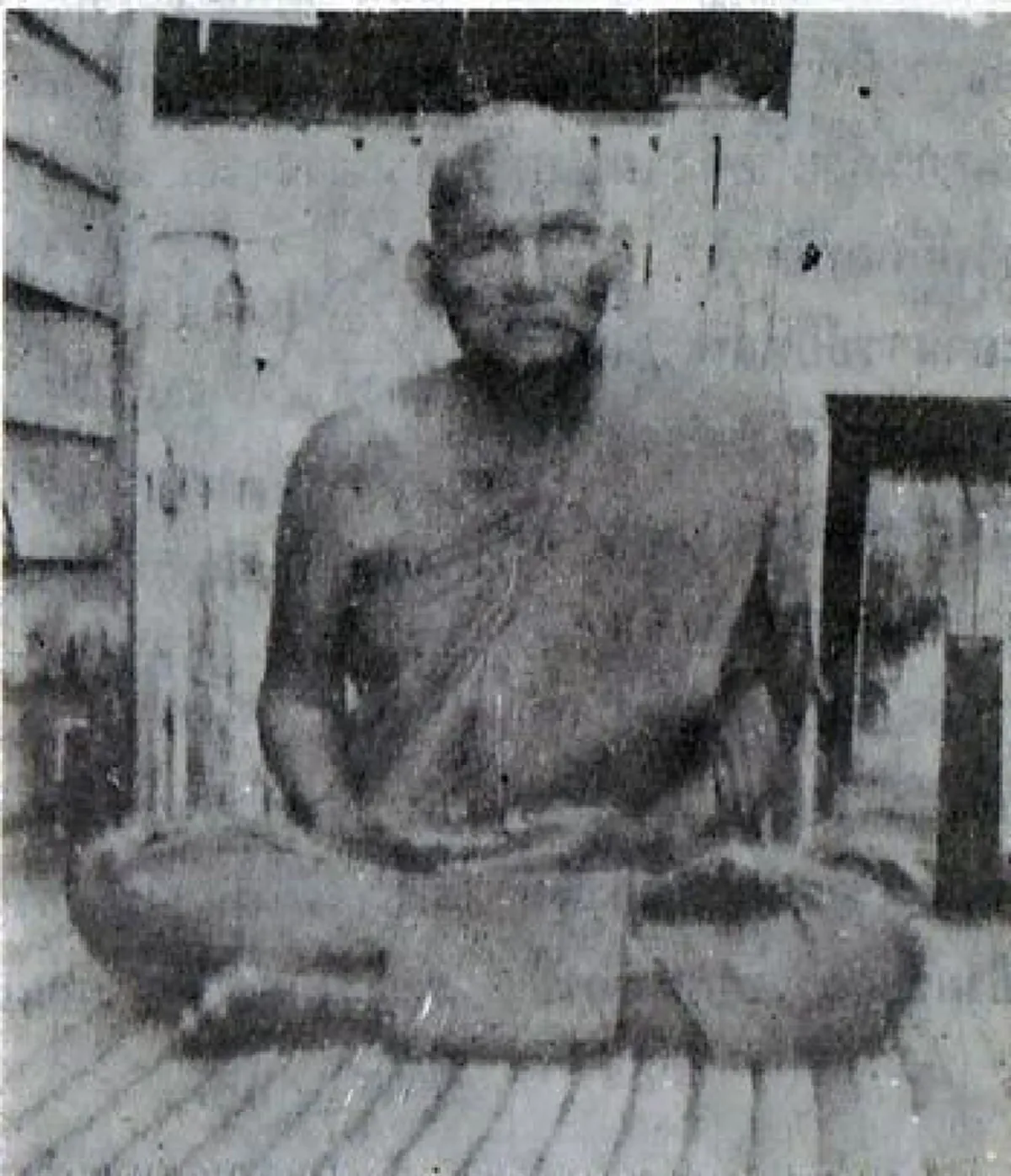 สุดระทึก!! เมื่อ"หลวงปู่สีโห"ทำลายศาลผี ทำเอาชาวบ้านแค้นหนัก มารุมทำร้ายท่าน แต่ไม่สำเร็จเพราะแม้แต่ผิวหลวงปู่ก็ไม่ระคาย!!!