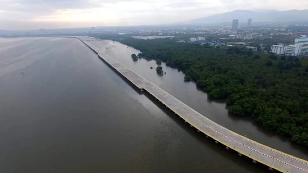 เปิดแล้ว สะพานชลมารควิถี เฉลิมพระเกียรติ 84 พรรษา เลียบฝั่งทะเล ชลบุรี