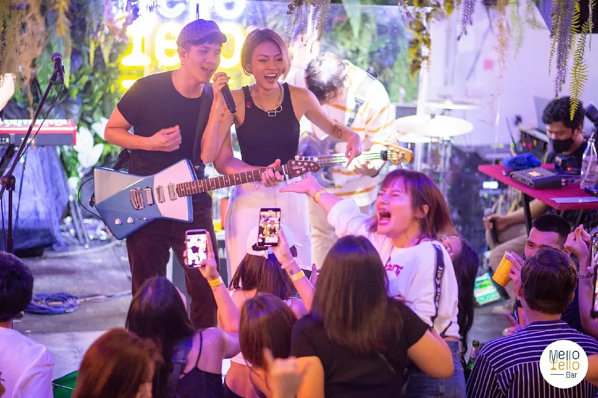 โม ปริณาห์ เปิดตัวคาเฟ่ Mello Yello Bar กับคอนเสิร์ตวงเคลียร์ แพท-เคลลี่ ร่วมยินดี