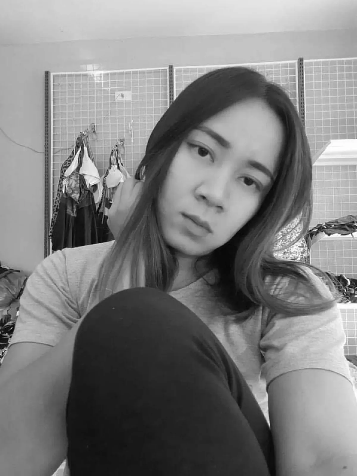 อุบัติเหตุสลด สาวโรงงาน เดินข้ามถนนไปกดเงิน เคราะห์ร้าย ถูกรถเก๋งชนกระเด็น ดันไปถูกรถอีกคันวิ่งสวนทางมาชนซ้ำ