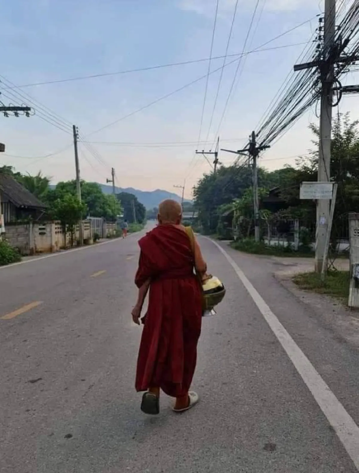 กราบสาธุ หลวงปู่ครูบาบุญเป็ง เนื้อนาบุญแห่งพระนักปฏิบัติที่แท้จริง  อายุ 99 ปี ยังบิณฑบาตเป็นกิจวัตร ไม่เคยขาด