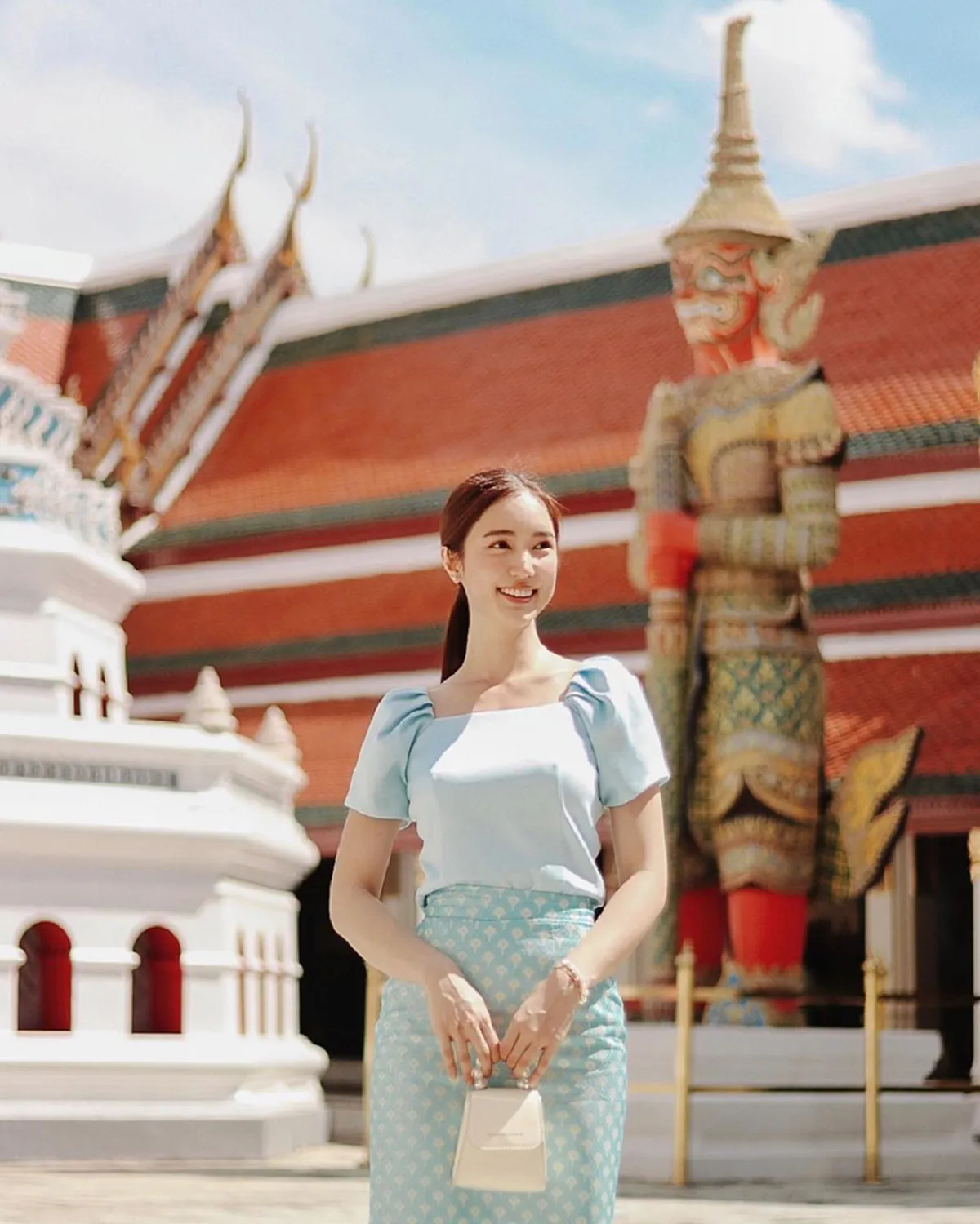 "พรีม-บัว-โม-เปรี้ยว-พัดพัด-แพรว" แก๊งนางเอก แต่งชุดผ้าไทยเข้าวัดทำบุญ รักษาเอกลักษณ์ประจำชาติ